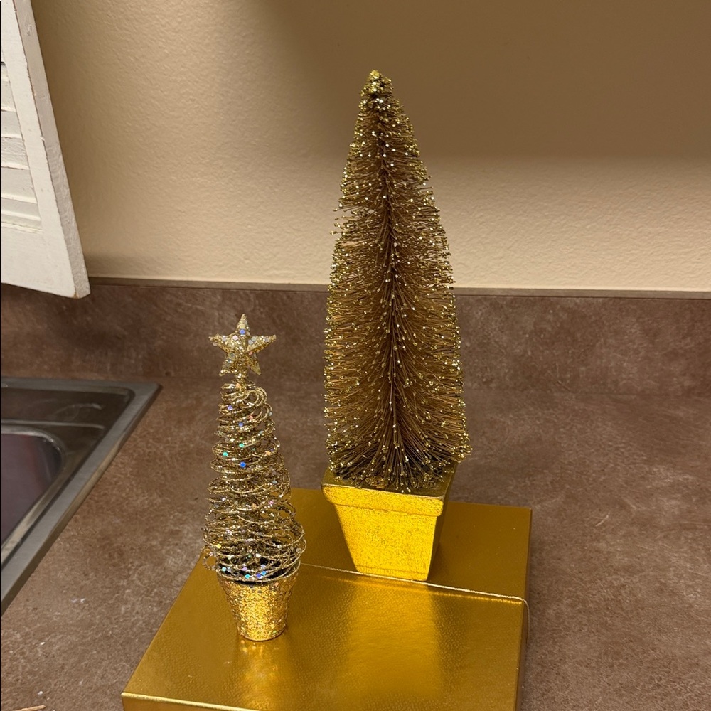 Gold Holiday Tree Set